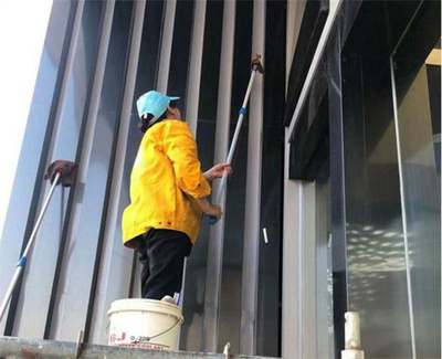 专业守护城市天际线 滁州高空幕墙清洗公司的卓越建筑清洁服务